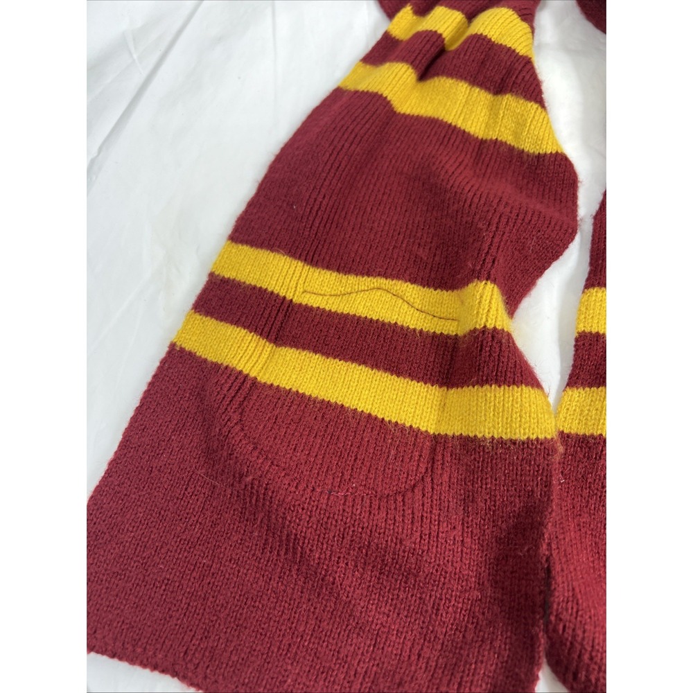 WIZARDING WORLD OF HARRY POTTER GRYFFINDOR KNIT SCARF - Picture 7 of 9